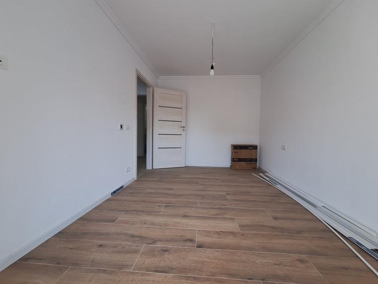 Apartament cu 3 camere decomandat în Dâmbovița