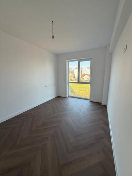 Apartament cu 3 camere decomandat în Est