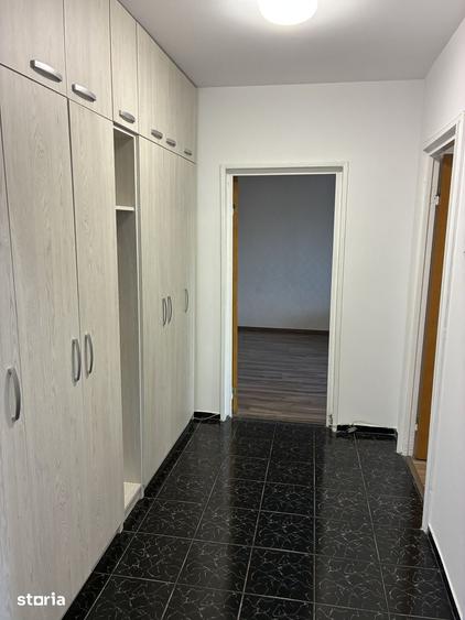 Apartament cu 2 camere decomandat în Titan