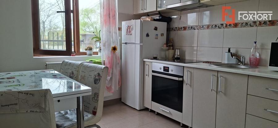 Casă individuală cu 3 camere cu Canalizare în Sânmihaiu Român