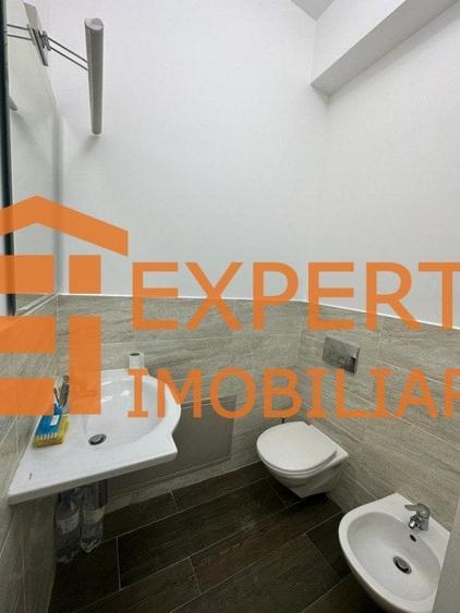 Casă individuală cu 7 camere cu Teren 400 Mp în Faleza Nord
