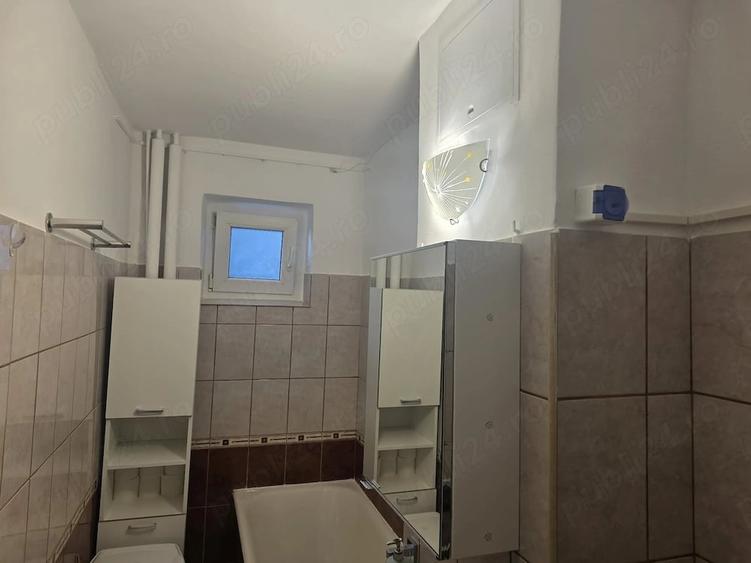 Apartament cu 3 camere semidecomandat în Șagului