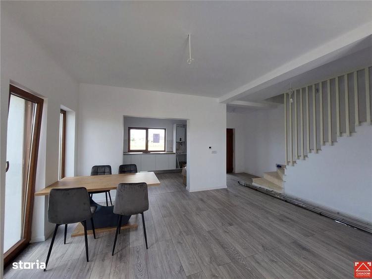 Casă cu 4 camere în Vladimirescu