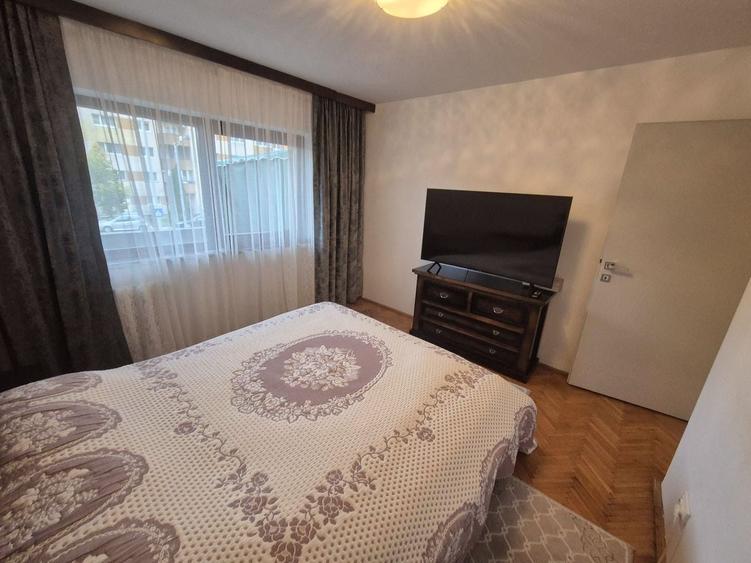 Apartament cu 3 camere decomandat în Ampoi 3