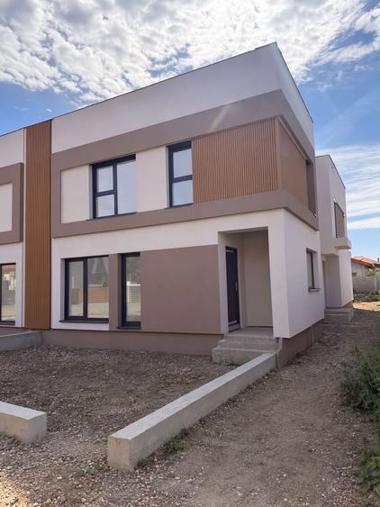 Duplex cu 3 camere cu Canalizare în Săcălaz