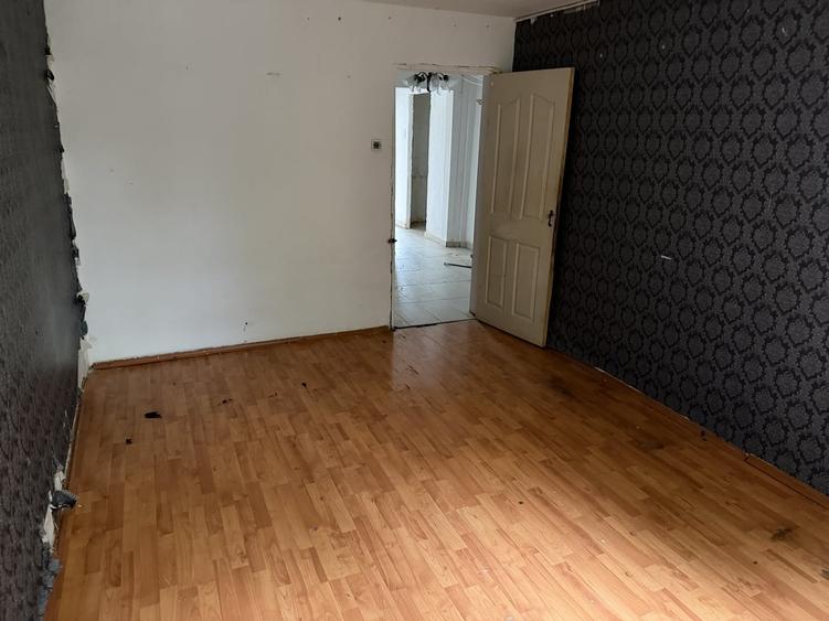Apartament cu 4 camere decomandat în Pantelimon