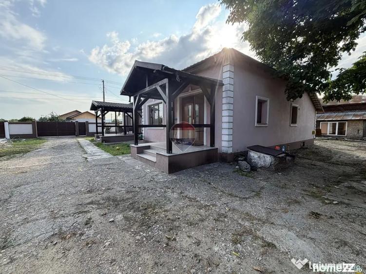 Casă cu 4 camere cu Teren 2500 Mp în Bolotești