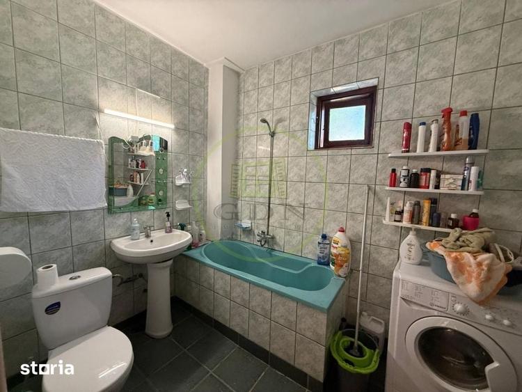 Casă cu 5 camere cu Teren 181 Mp în Rovine