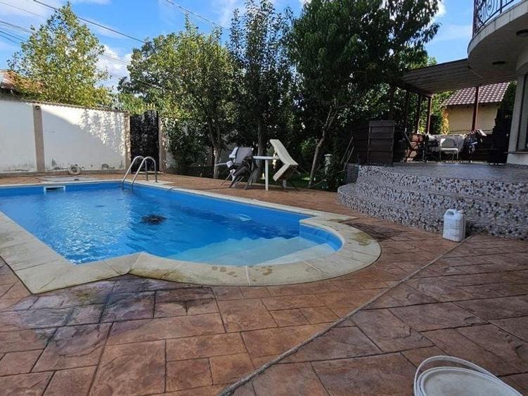 Casă individuală cu 6 camere cu Piscina în Glina