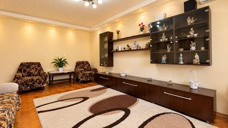 Apartament cu 3 camere decomandat în Soarelui