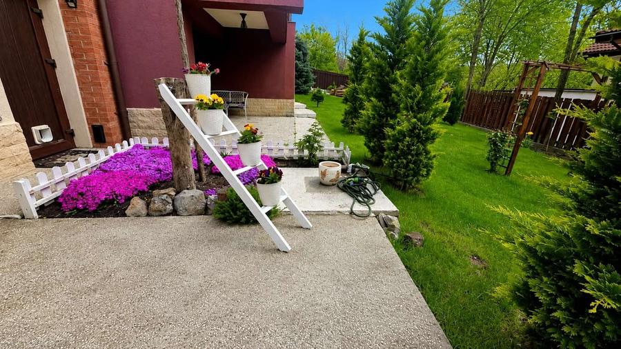 Casă individuală cu 7 camere cu Teren 825 Mp în Bucium