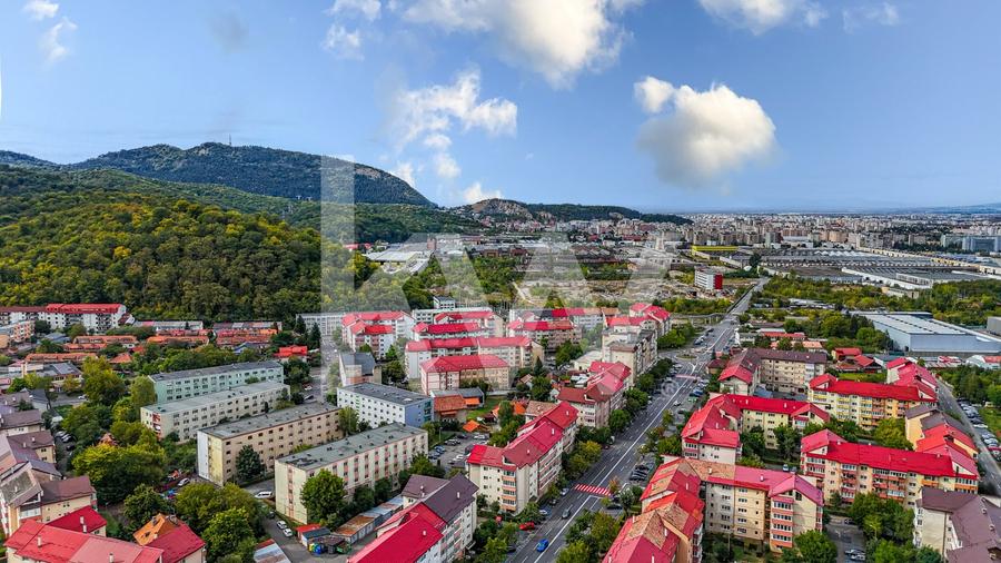 Apartament cu 3 camere semidecomandat în Noua