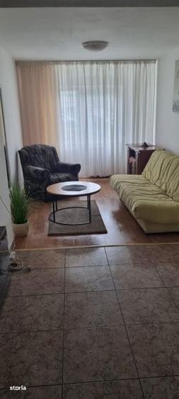 Apartament cu 3 camere semidecomandat în Zorilor