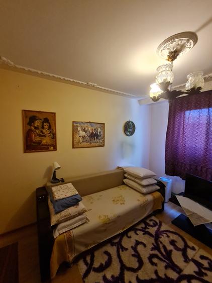 Apartament cu 3 camere decomandat în Titan