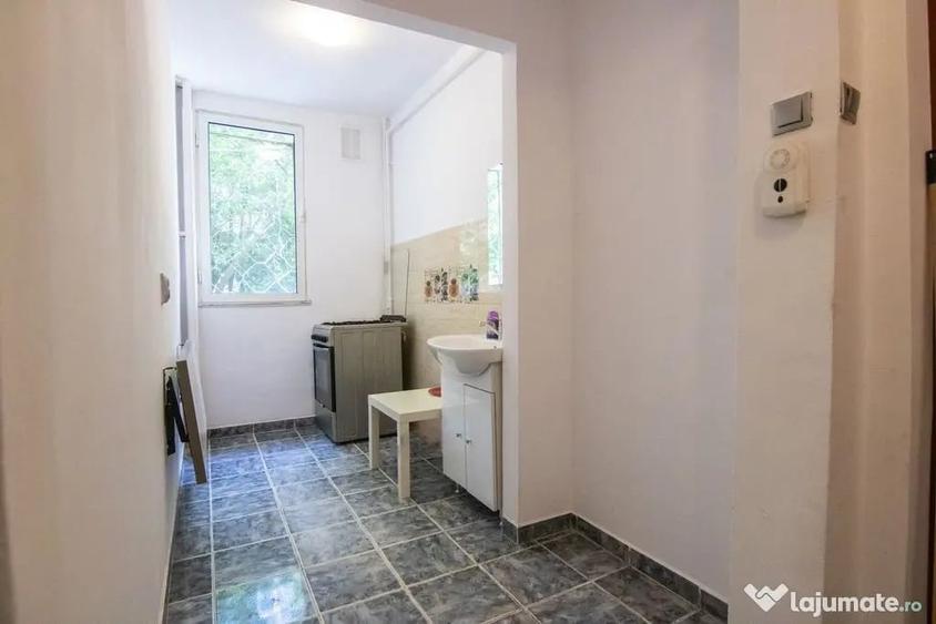Apartament cu 4 camere decomandat în Drumul Taberei