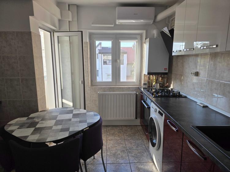 Apartament cu 3 camere decomandat, mobilat în Drumul Sării