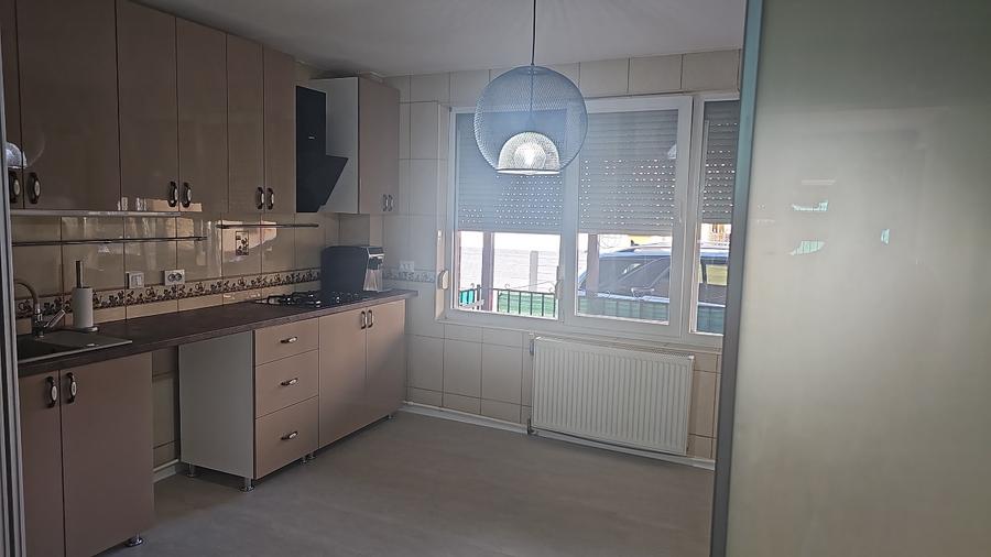 Casă cu 5 camere în Central