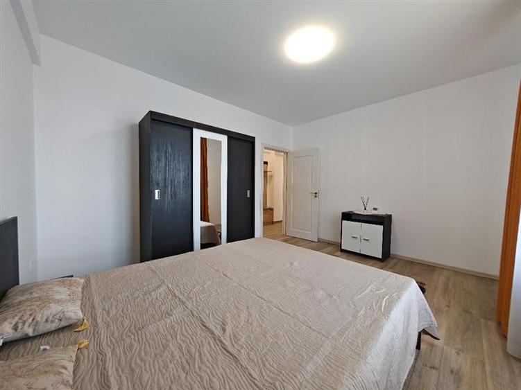 Apartament cu 2 camere decomandat, mobilat în Cristian