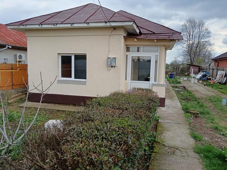 Casă cu 4 camere în Caracal