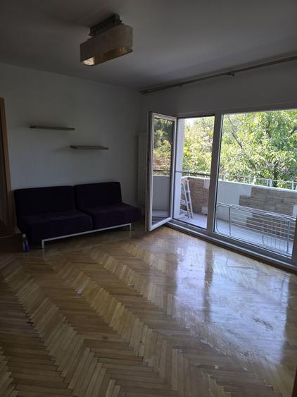 Apartament cu 3 camere semidecomandat în Medicină