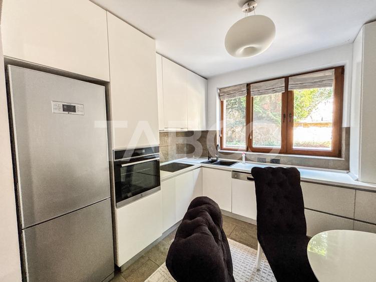 Apartament cu 3 camere semidecomandat, mobilat în Europa