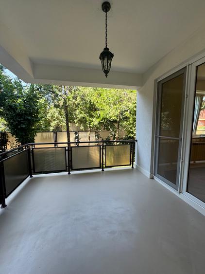 Apartament cu 3 camere decomandat în Herăstrău