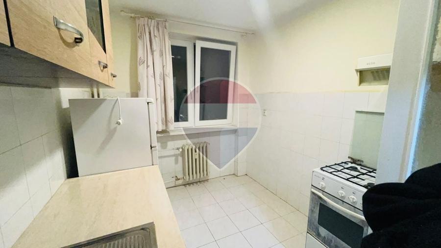 Apartament cu 2 camere semidecomandat, mobilat în Rogerius