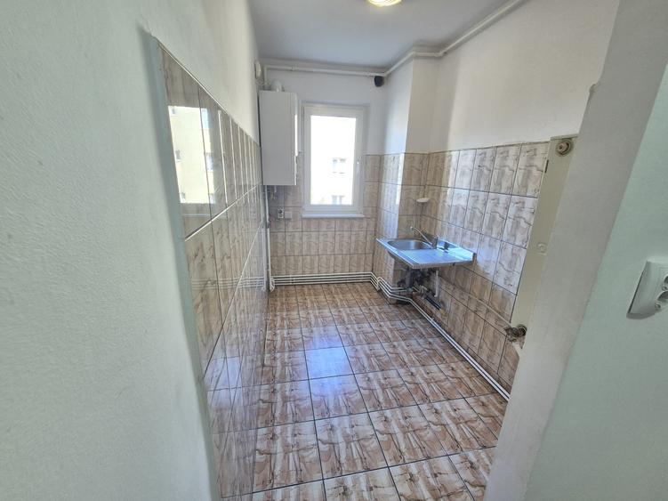 Apartament cu 2 camere semidecomandat în Centrul Civic