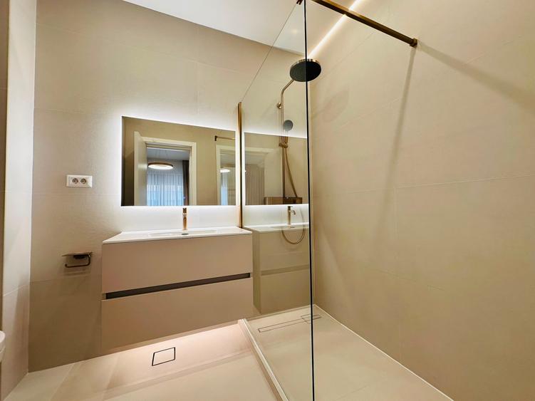 Apartament cu 4 camere decomandat în Herăstrău