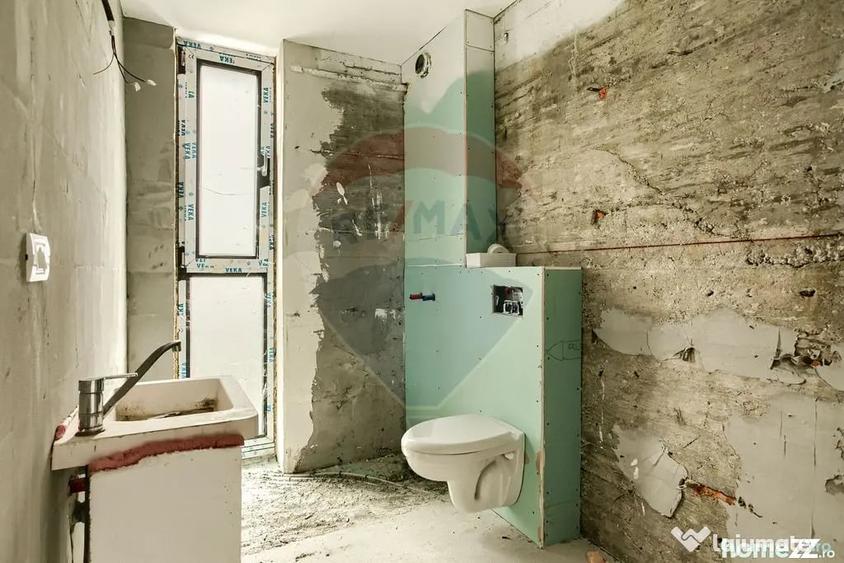 Apartament cu 3 camere semidecomandat în Subcetate