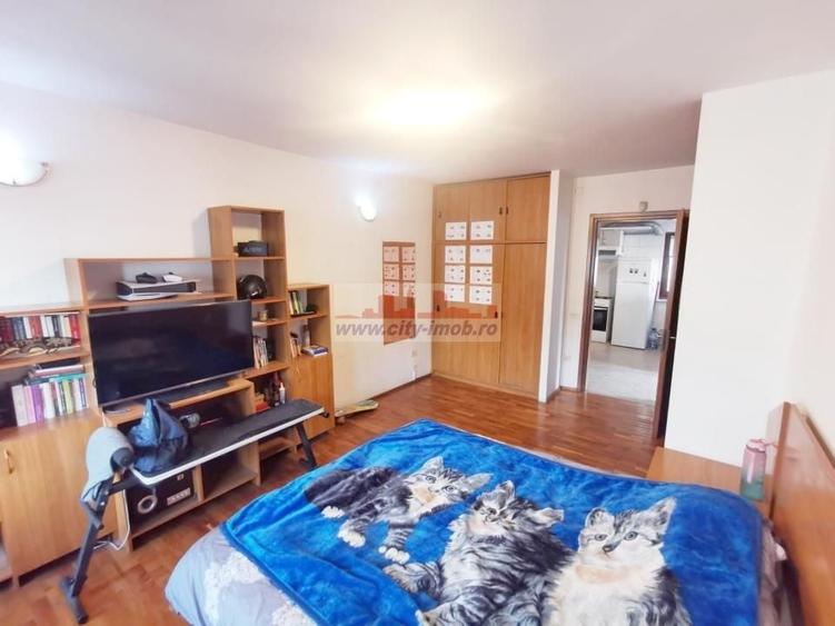 Apartament cu 3 camere decomandat în Banu Manta