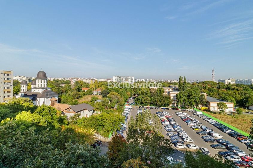 Apartament cu 3 camere semidecomandat în Apărătorii Patriei