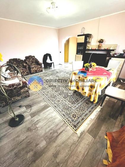 Casă cu 3 camere cu Teren 1300 Mp în Slobozia (Roznov)