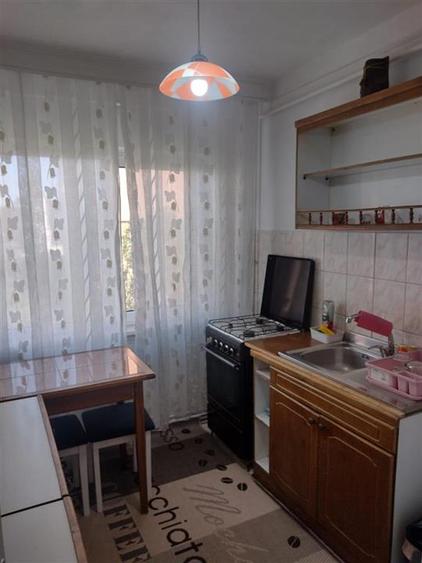 Apartament cu 2 camere decomandat, mobilat în Podu Roș