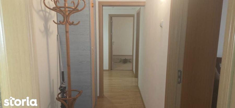 Apartament cu 3 camere decomandat, mobilat în Central