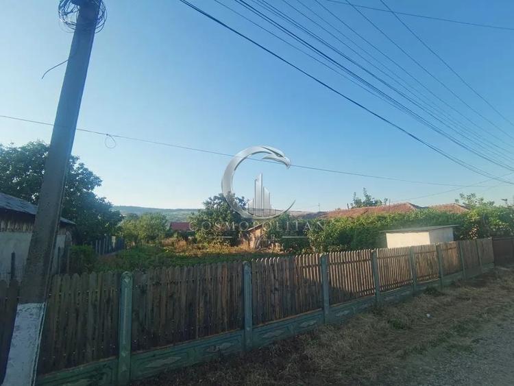 Teren Construcții intravilan de 1945 mp, în Pietroasele