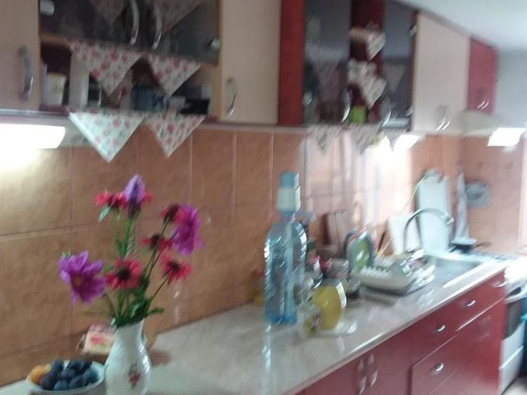 Casă individuală cu 7 camere cu Teren 750 Mp în Central