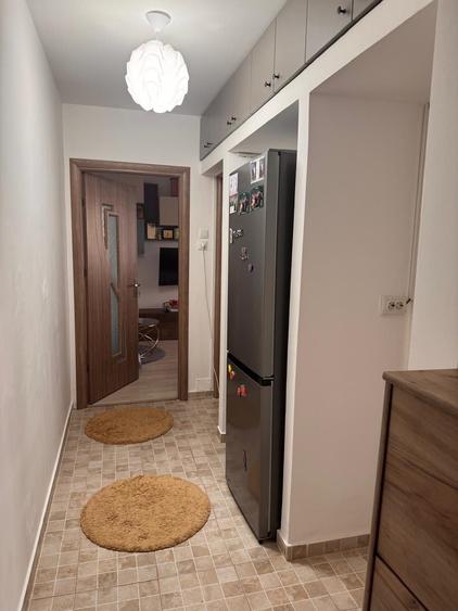 Apartament cu 2 camere semidecomandat în Craiovița Nouă