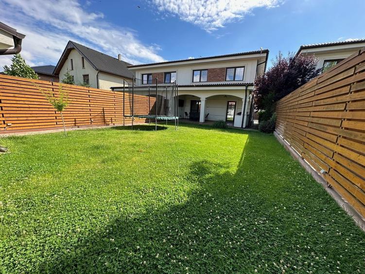 Duplex cu 5 camere cu Canalizare în Aradului