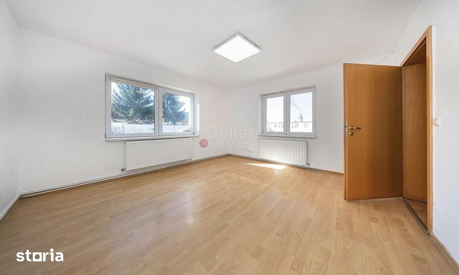 Spațiu comercial, de 2,730 mp, în Prejmer