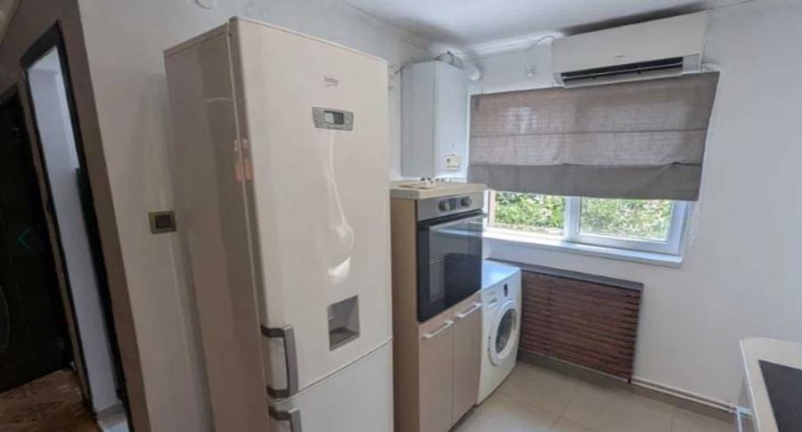 Apartament cu 3 camere decomandat, mobilat în Mihai Bravu