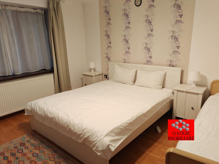 Casă individuală cu 7 camere cu Canalizare în Central