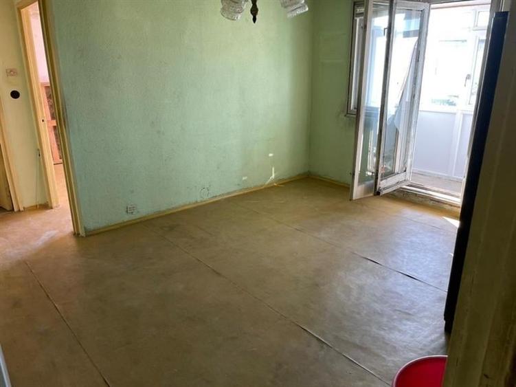 Apartament cu 2 camere semidecomandat în Craiovița Nouă