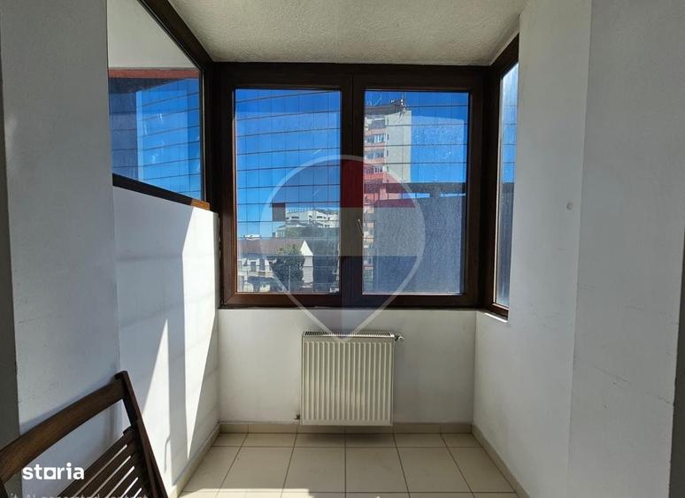 Apartament cu 3 camere semidecomandat în Central