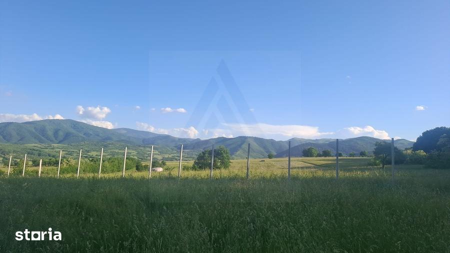 Teren de 809 mp, în Poplaca