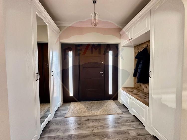 Casă cu 5 camere cu Teren 960 Mp în Vânători