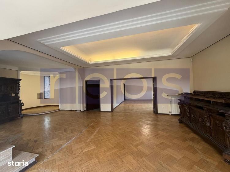 Spațiu comercial, de 221 mp, în Romană