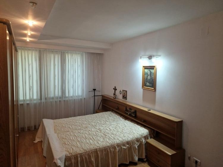 Casă individuală cu 6 camere cu Canalizare în Central