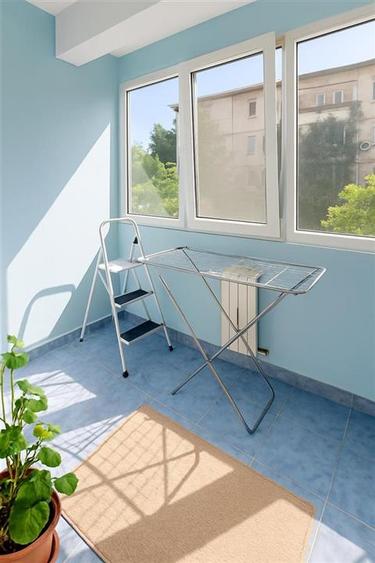 Apartament cu 3 camere decomandat în Valenta