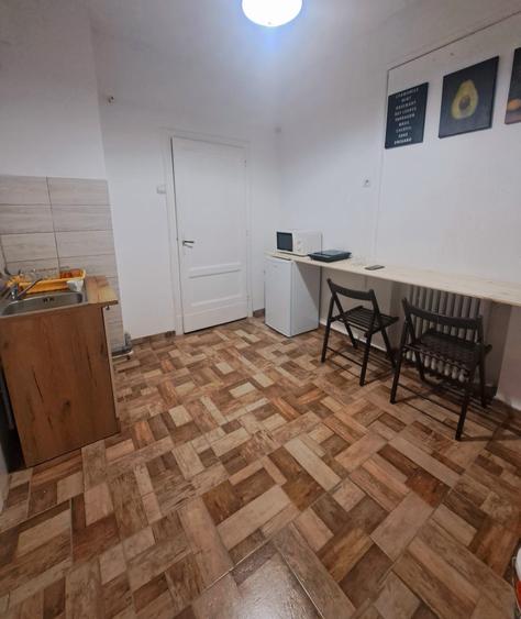 Apartament cu 2 camere semidecomandat în P-ța Romană